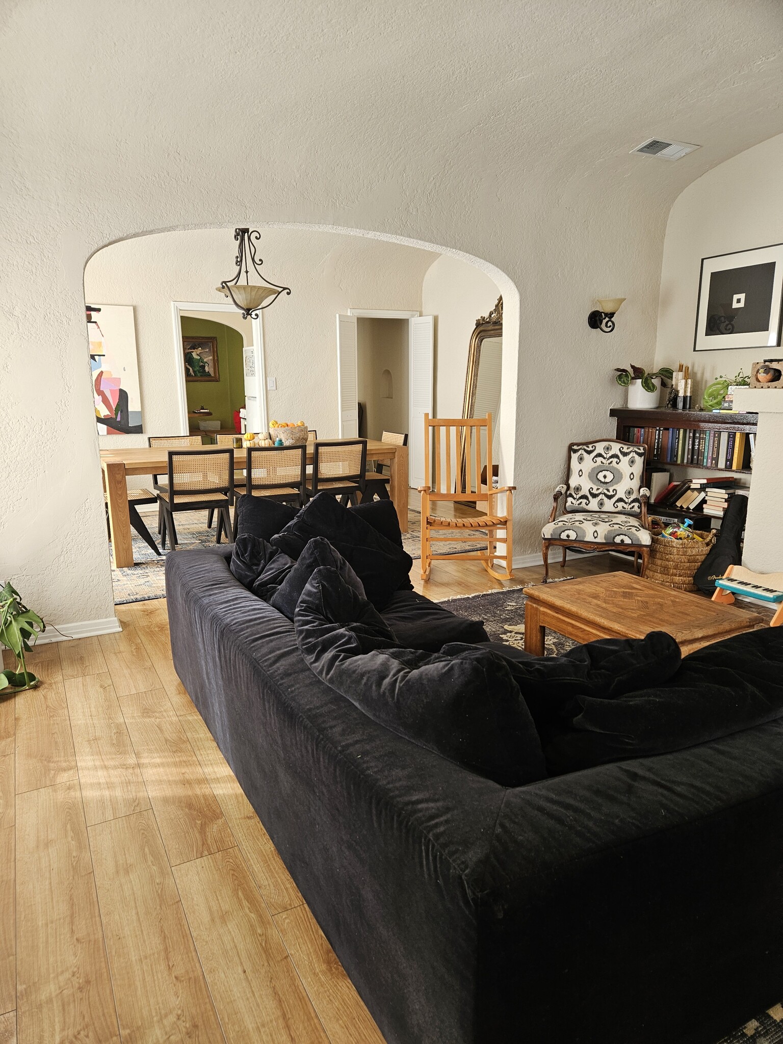 Building Photo - 533 N Gardner St