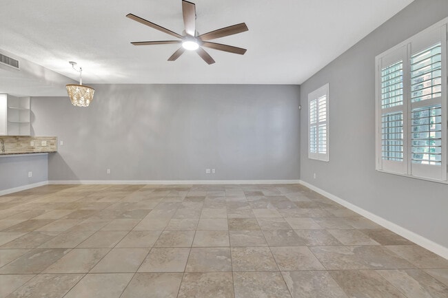 Building Photo - 2873 E Community Dr