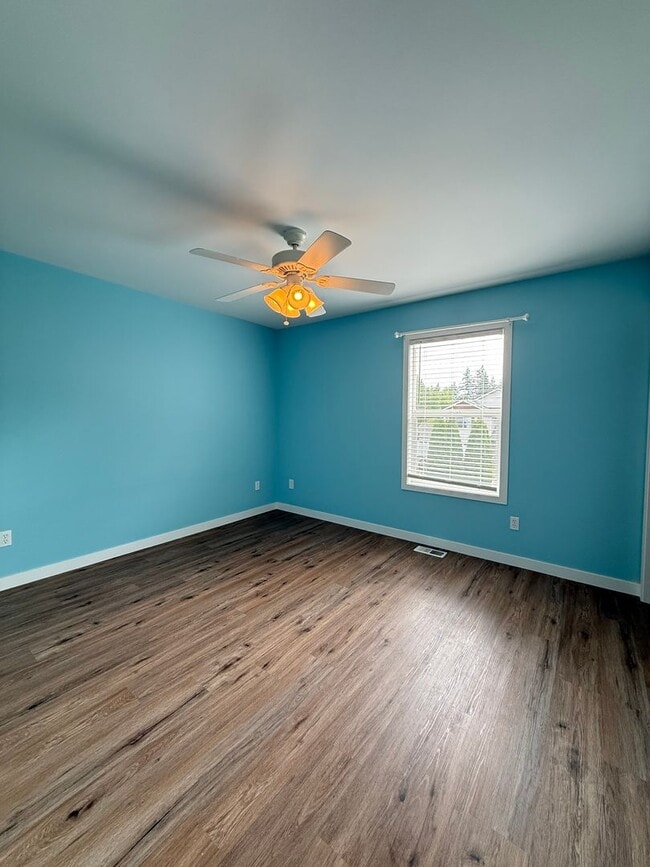 Building Photo - Move in Ready Luxury 4 Bedroom, 2.5 bath home for rent...