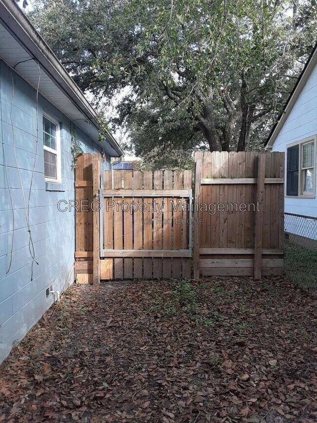 Building Photo - 1519 Balsam St