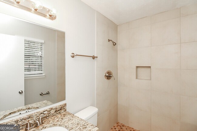 Building Photo - 155 Hunt Ridge Dr