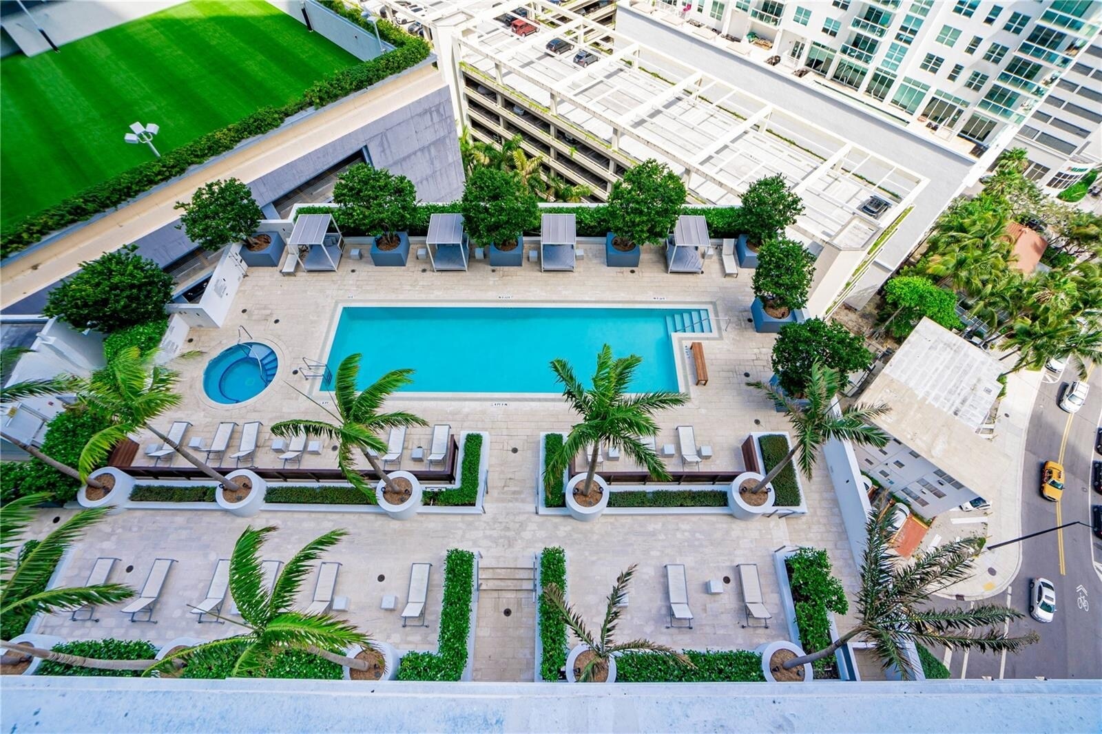 Building Photo - 1300 Brickell Bay Dr