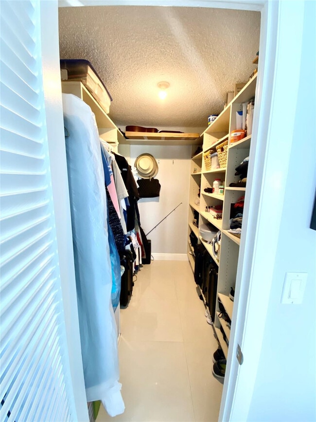 Building Photo - 3000 E Sunrise Blvd