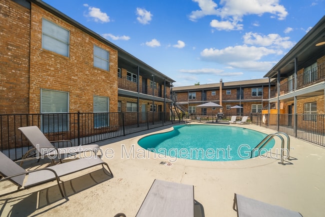 Building Photo - 3165 E 49th St