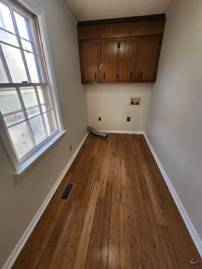 Building Photo - 515 Wilderness Dr
