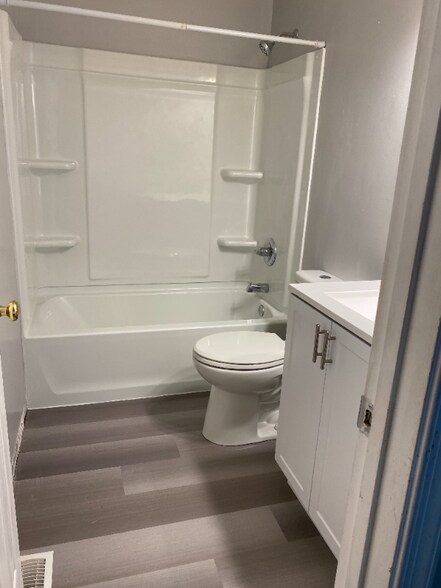 Building Photo - 4011 Ketch Dr