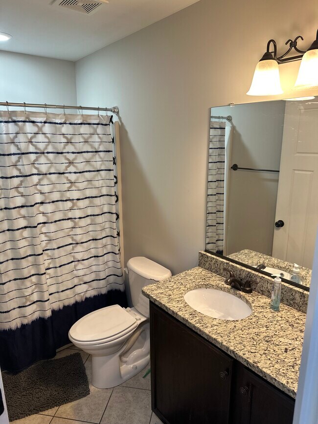 Building Photo - 104 Capital St