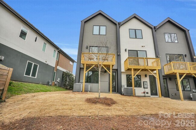 Building Photo - 142 Mattoon St