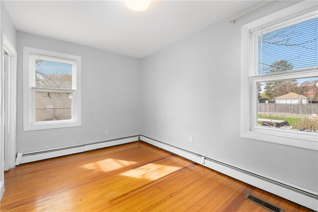 Building Photo - 1561 Cranston St