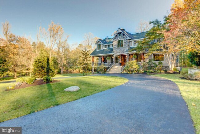 Building Photo - 1057 Vista Dr
