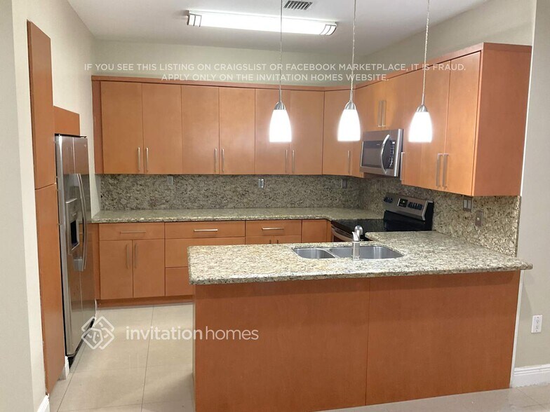 Building Photo - 7663 N Southwood Cir