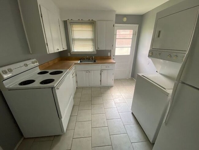 Building Photo - 2/1 Duplex in Greenwood Neighbors of East Nashville!  Pets ok! W/D Included!