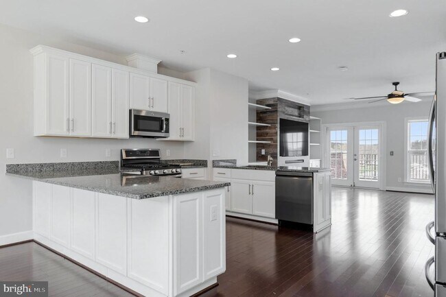 Building Photo - 612 Marina Landing Ln