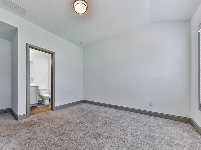Building Photo - 419 Stovall Pl