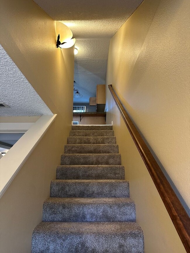 Building Photo - Gated Lakefront Rental Opportunity