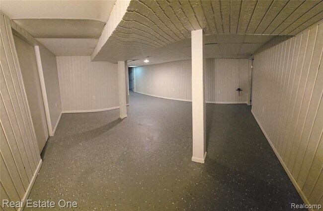 Building Photo - 25825 Sierra Dr