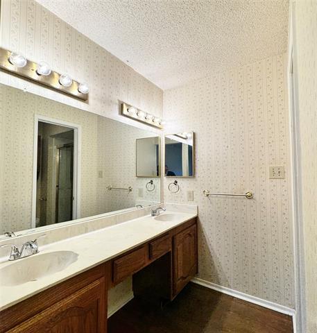 Building Photo - 2633 Ladywood Dr