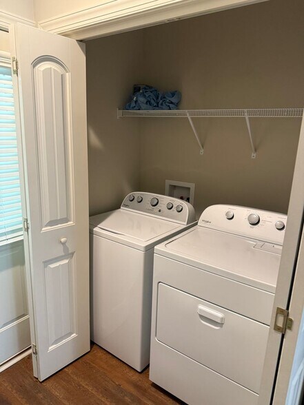 Building Photo - Eagle Ridge Townhome - Furnished Unit - Op...