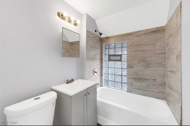 Building Photo - 2056 W 95th St