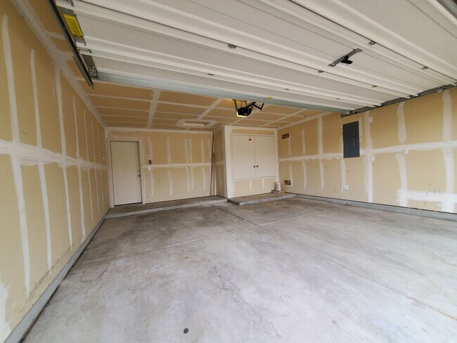 Building Photo - 3 bed 2 bath 1800 sq ft in Huning Ranch!