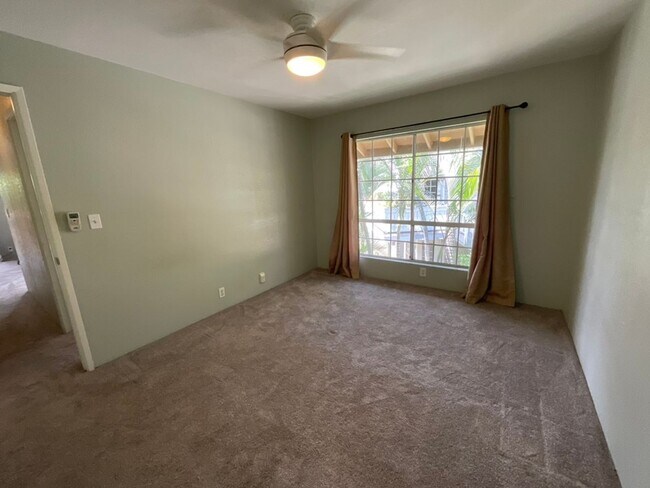Building Photo - 645 Mananai Pl