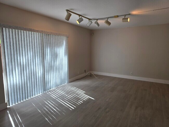 Building Photo - 1480 Masters Cir