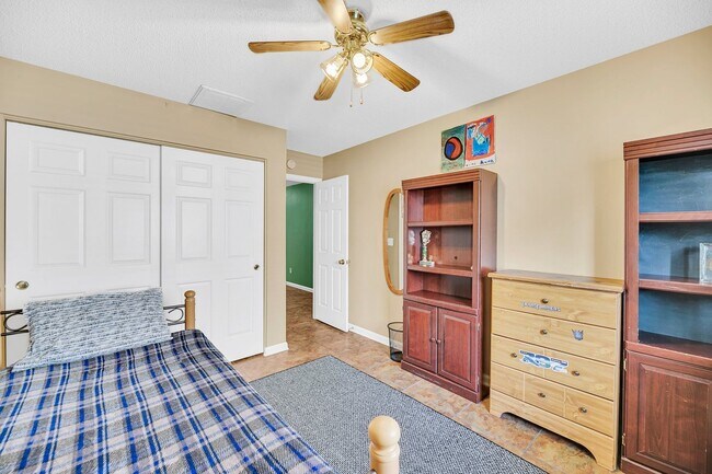 Building Photo - Stylish Living with Spacious Backyard!
