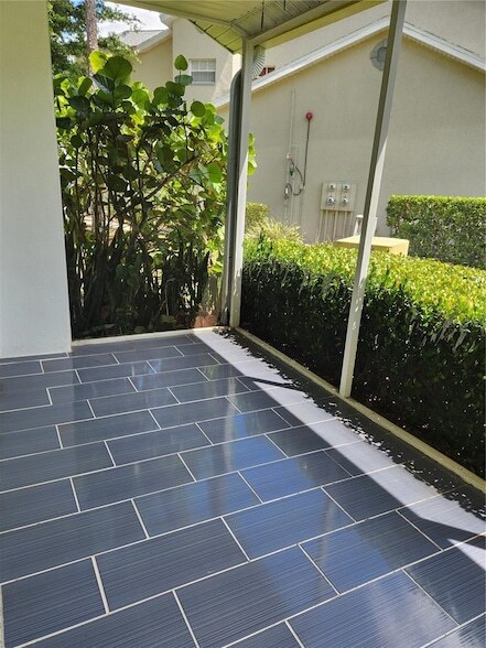 Building Photo - 6330 Green Oaks Cir