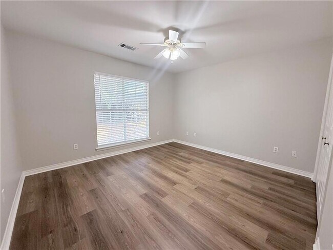 Building Photo - 1245 Sycamore Pl