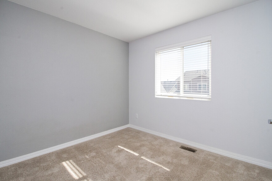 Building Photo - 1728 Portland Gold Dr
