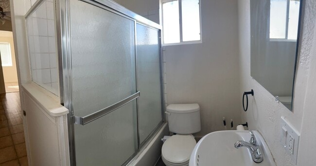 Building Photo - Cute 3 Bedroom /  2 Bath San Jacinto Home with Solar