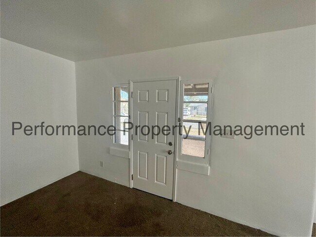 Building Photo - 604 Woodrow Ave