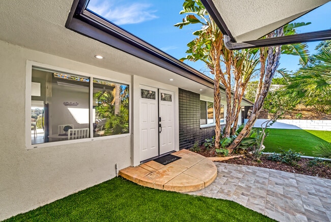 Building Photo - 5565 Ostin Ave