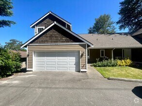 Building Photo - Kent Duplex
