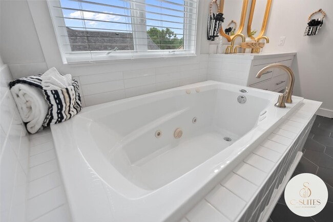 Building Photo - 1709 NW 33rd Pl