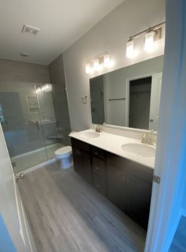 Building Photo - 139 Danbury Ct