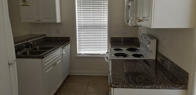 Building Photo - 300 Sea Knight Ln