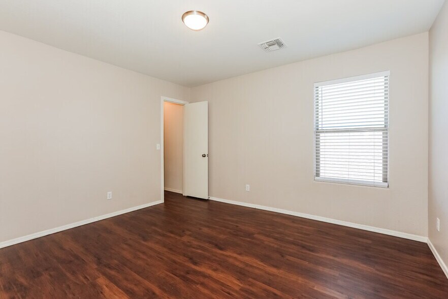 Building Photo - 1935 E Renegade Trail