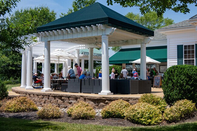Building Photo - Executive Luxury Living at Colonial Heritage