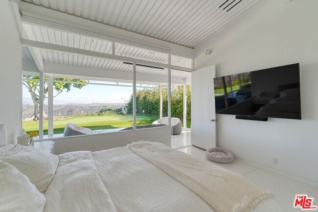 Building Photo - 2262 Stradella Rd