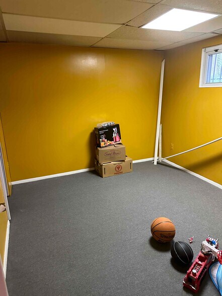 Building Photo - 522 70th St