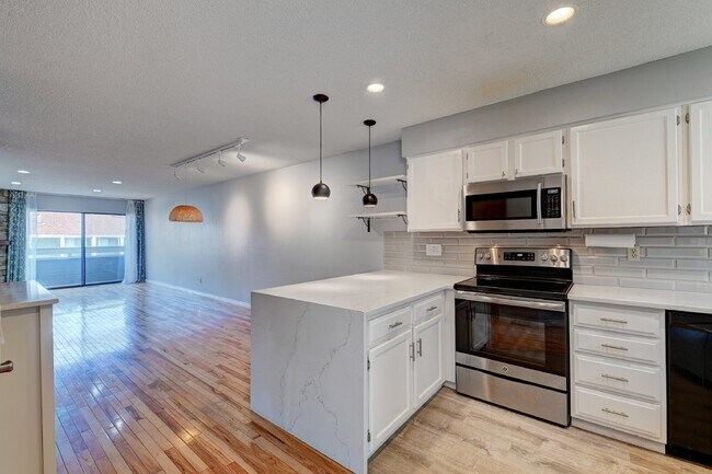 Building Photo - $2,400 - 2-Bed, 1.5-Bath Townhome in Lakewood Updated Throughout, With Garage + AC, Near Bear Cre...