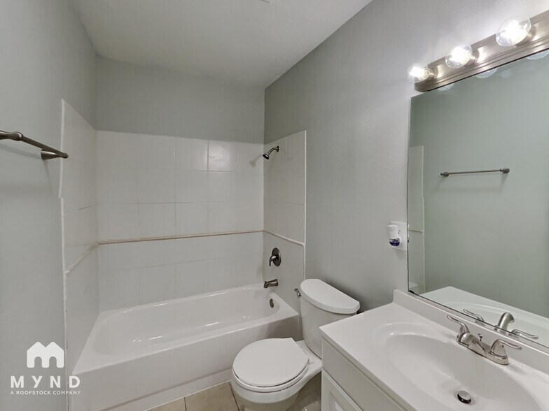 Building Photo - 1165 Hart Ave