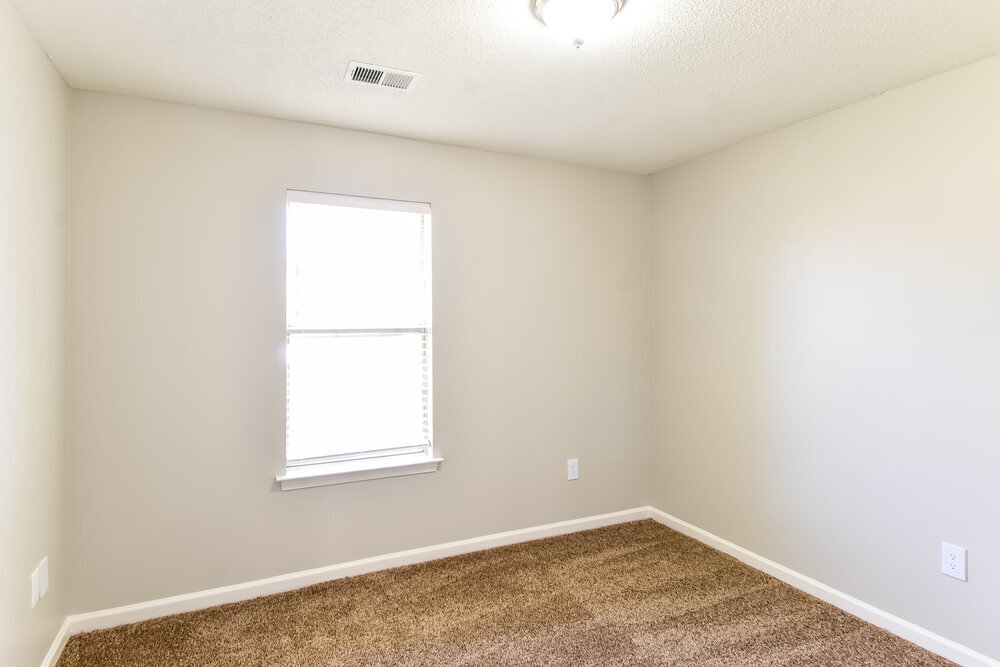 Building Photo - 1261 Thames Dr