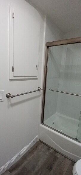 Building Photo - 4162 Hamilton Ave