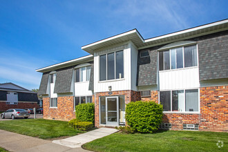 Building Photo - Oakland Mall Apartments