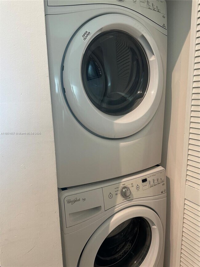 Building Photo - 951 Brickell Ave