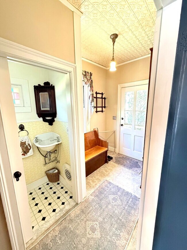 Building Photo - Tranquility on Oxford