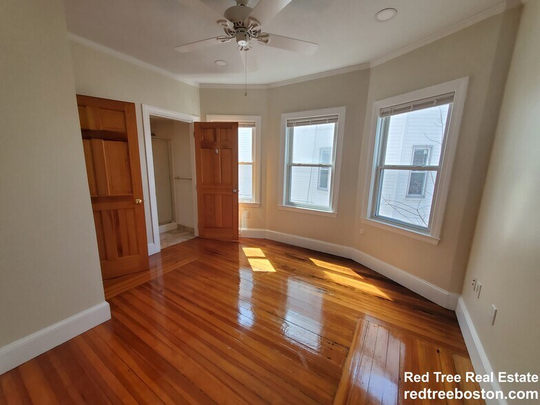 Building Photo - 202 Hyde Park Ave