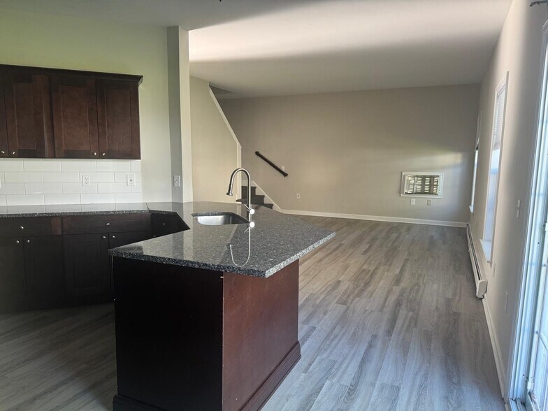 Building Photo - 32 Southwind Dr